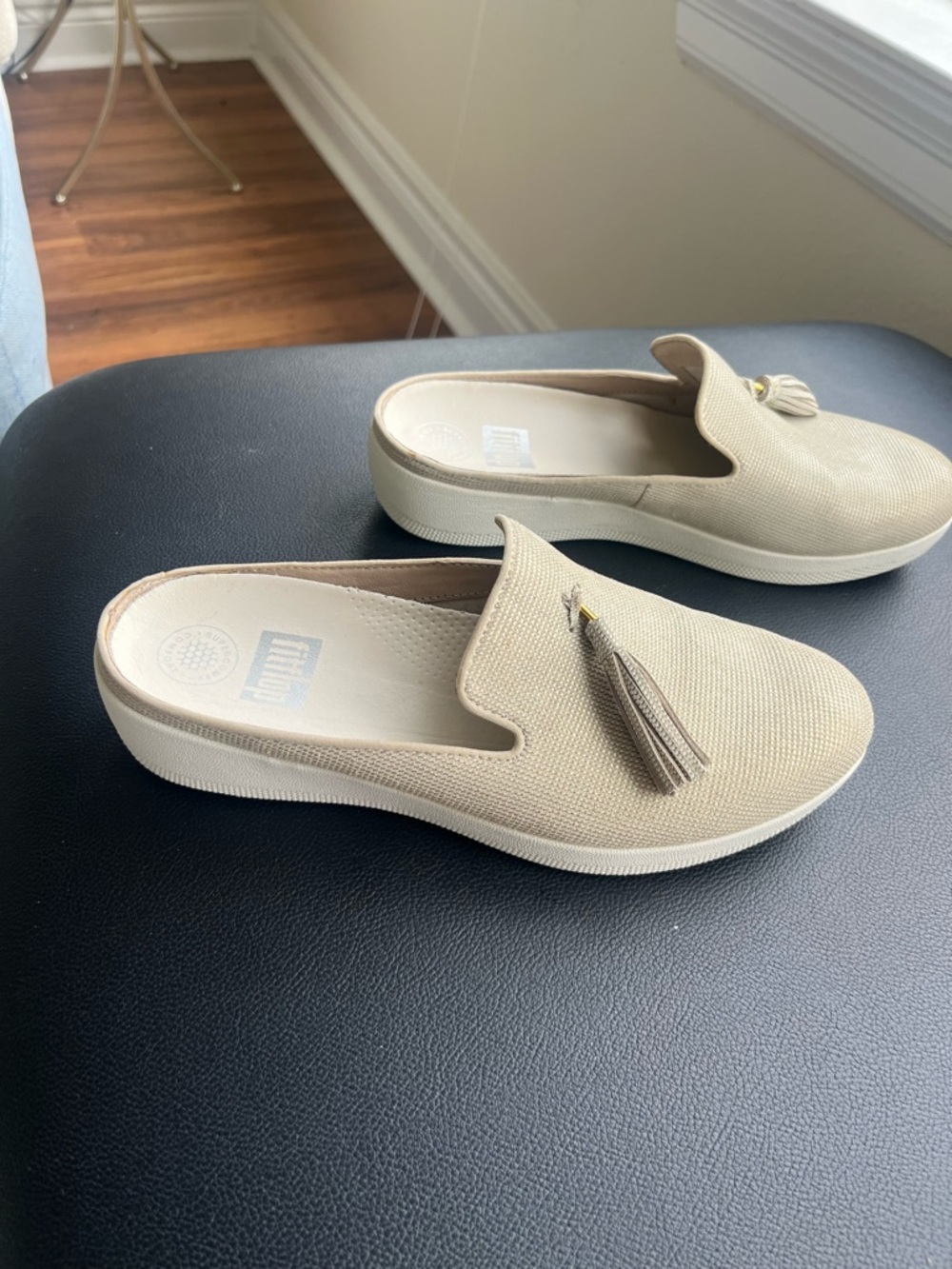 Fitflop ultra comfy Women's Beige Tassel Slip-On Sneakers Sz 8 - Picture 3 of 5